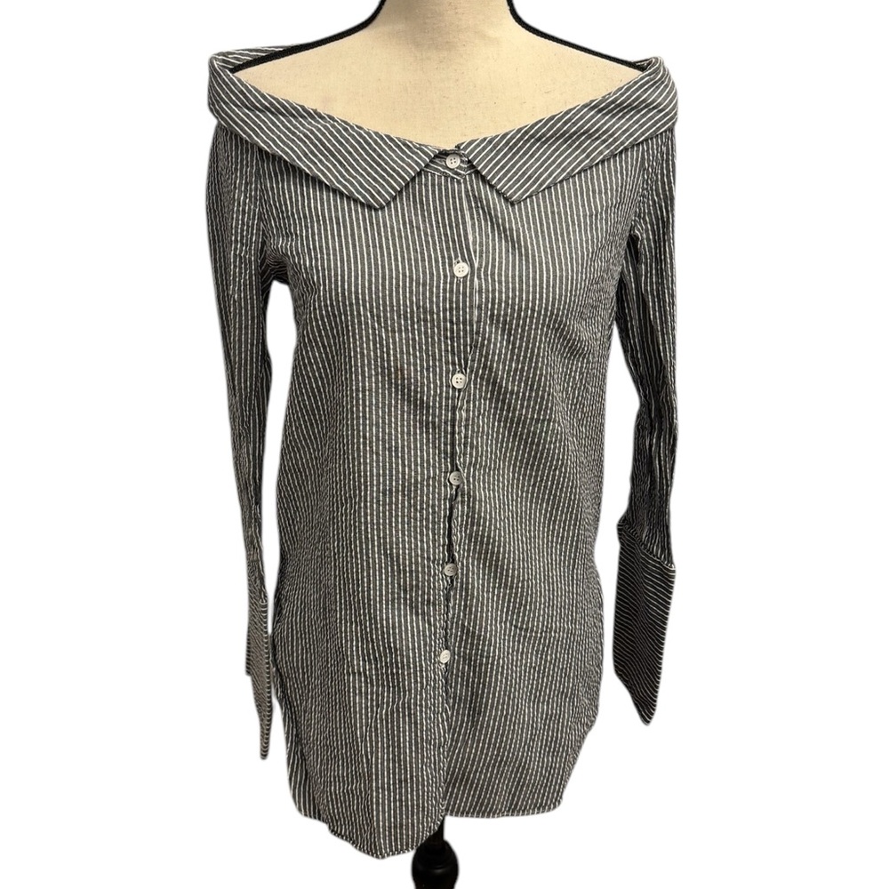 Essue Gray and White Women’s Long Sleeve Button Down Shirt